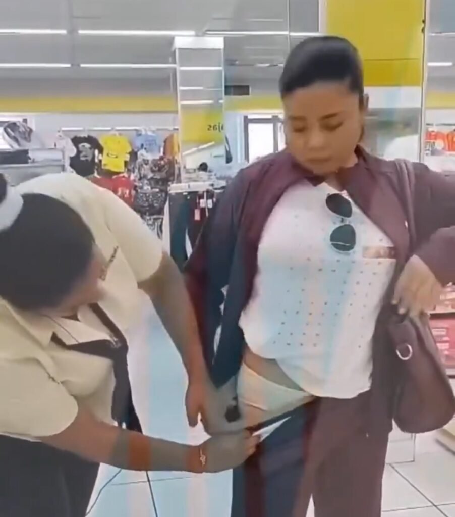 Please becareful for this women who will stolen your clothing